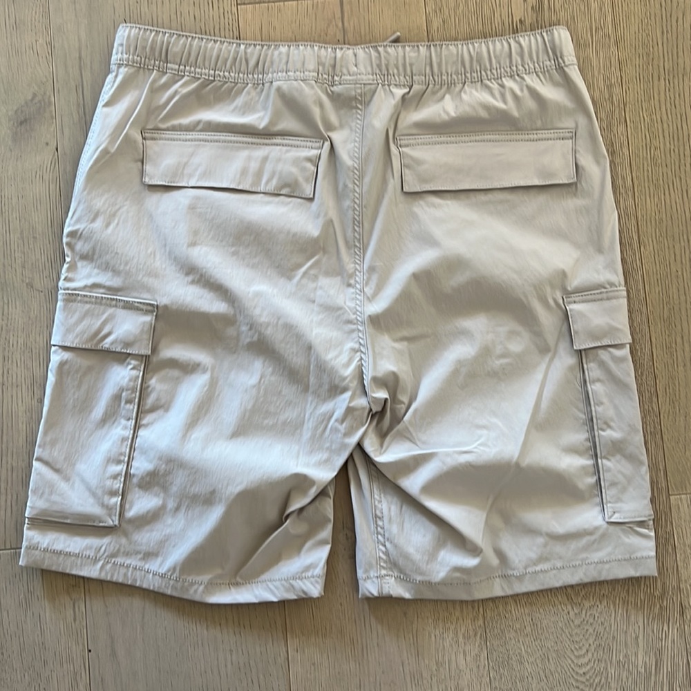 H&M Premium Cargo Shorts - Picture 3 of 4